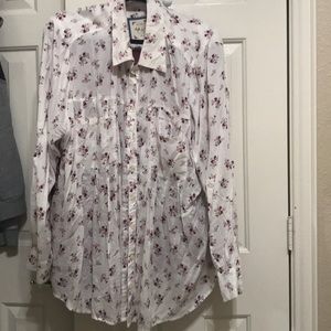 BNWT Style and co button down shirt with pleating.